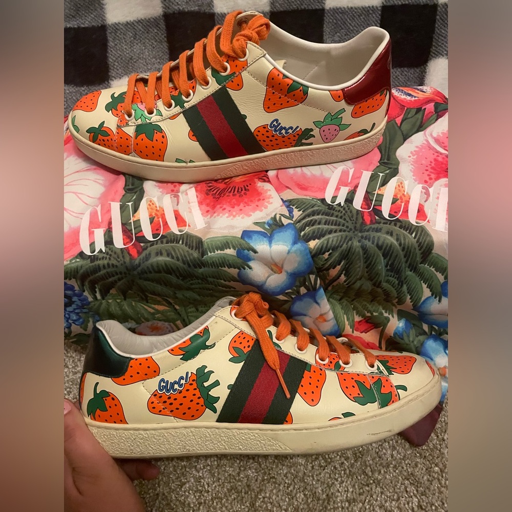 Gucci Cream and Orange Strawberry Sneakers - Picture 2 of 6